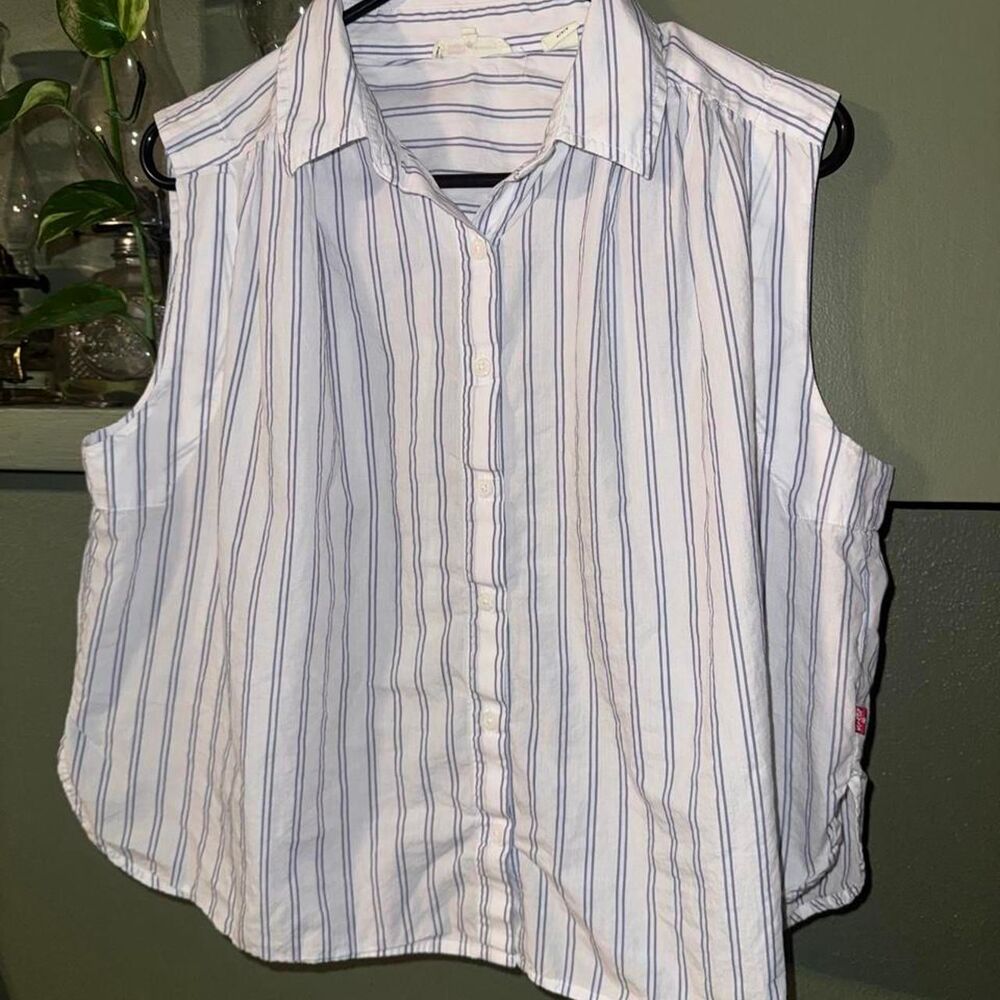Levis Women's White and Blue Sleeveless Button Down Shirt Size M